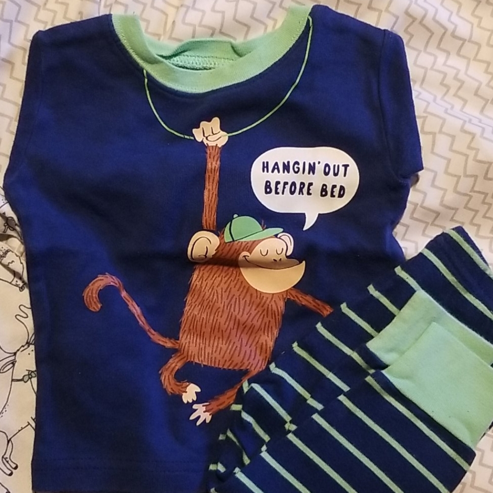 Carter's pajama bundle - Picture 3 of 4